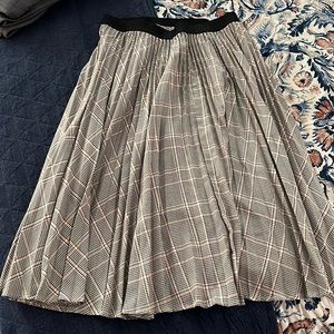 Midi length pleated skirt